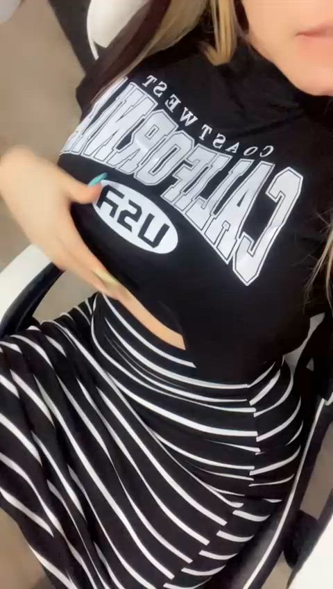 I always like the feeling of reveal my tits