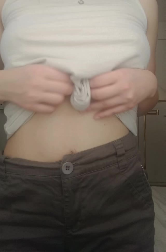 Shy striptease to thank you for the nice comments on my last post ❤️💛