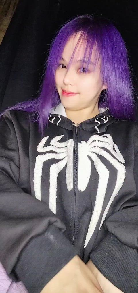 Cute face. Wicked timing. The song knows what it’s doing. If you’re curious enough, you’ll figure it out. 😉