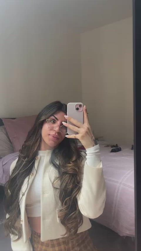 What do u call a girl who wants to fuck u on the first date