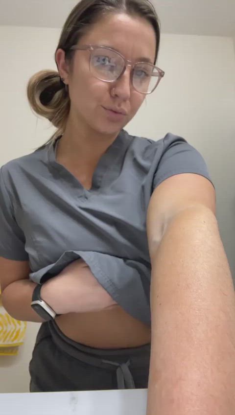 What do you call a cute nurse who gets naked at work 👩‍⚕️🥵