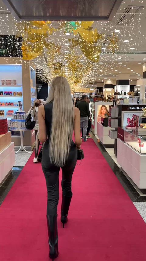 I like posting videos of me in more daily life than just the bikini and lingerie content I also love doing. Do you enjoy it too?