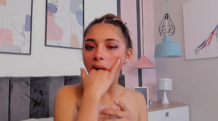 She didn't have a dildo, so we improvised !