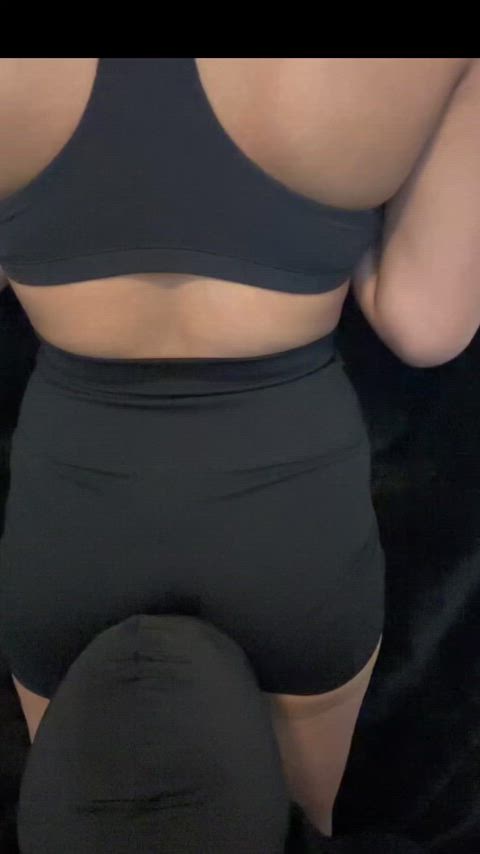 Forcing my slave to sniff my farts π¨π