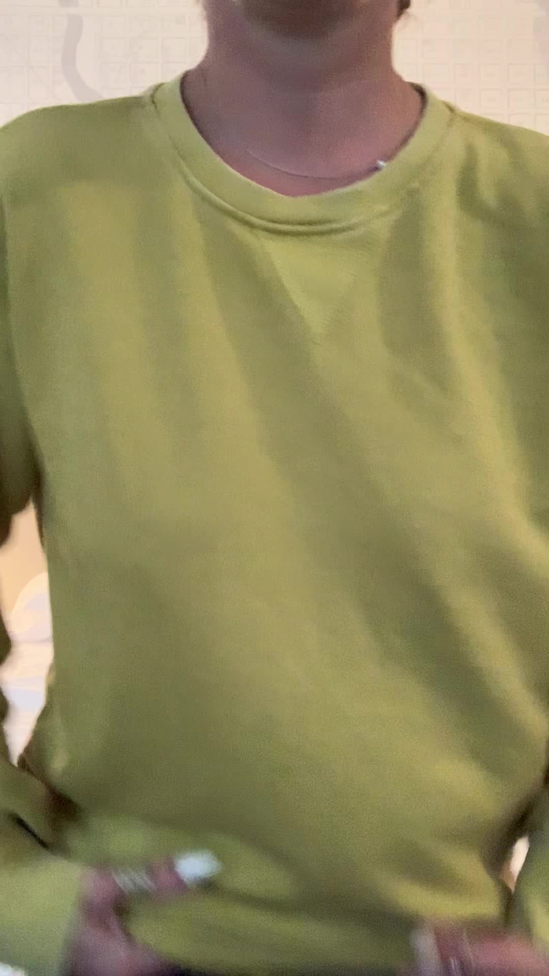 NSFW titty shake