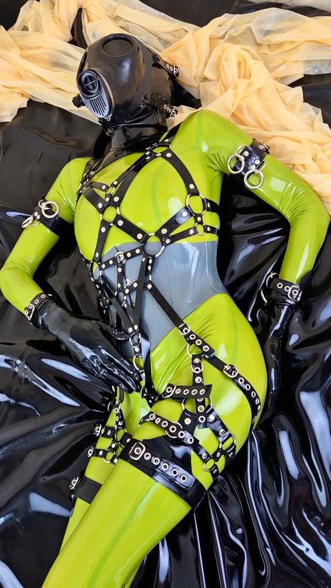 Extreme latex fetish fun