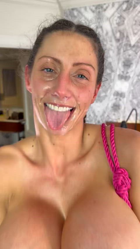 6ft Former D1 Baller turned Bimbo, Skye Hotwife looks so pretty with nut on her face