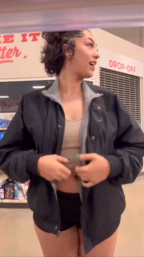 Titty flashhh
