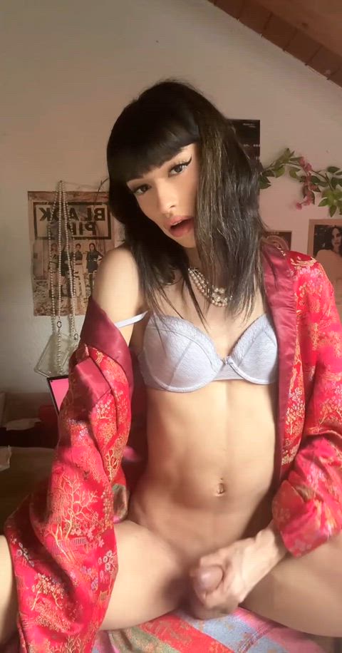 I promise im a girl, just with a bigger clit ☺️
