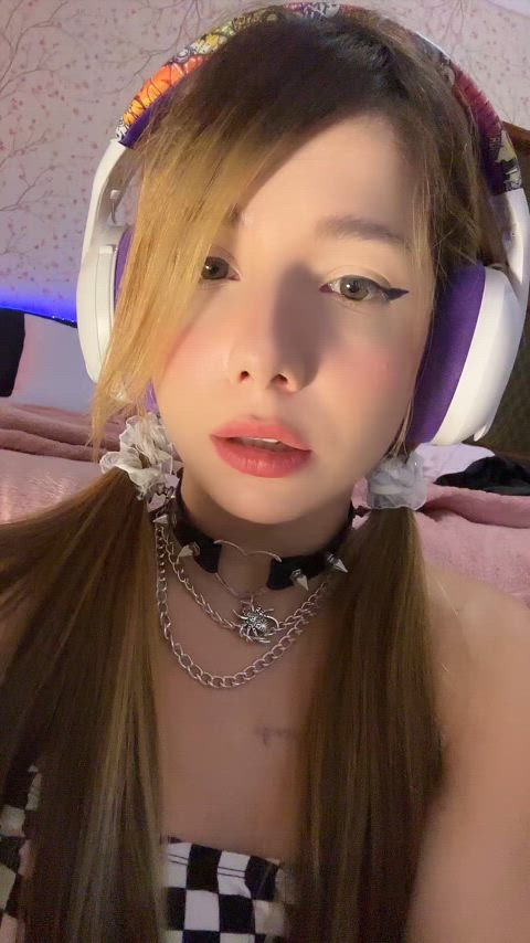 Asian eGirls have perfect innie pussy spread