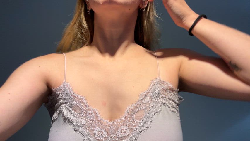 My friends love it when I wear this top, I don’t know why ..