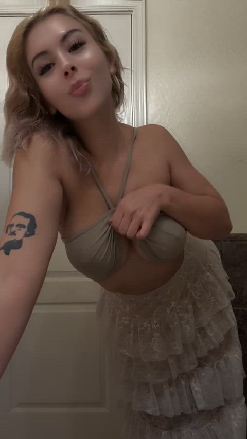 I bet I could distract you from the baseball game 😘