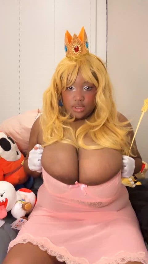 Trick or treat 🍑😈