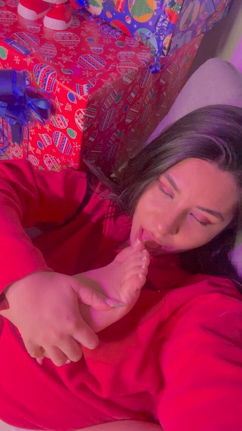 If I offered you to suck my toes on New Year's Eve, would you agree?