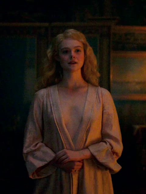 Elle Fanning - The Great s01e01 (2020)