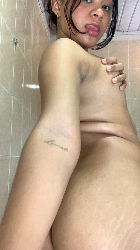 My hand can’t reach out… can you wash my back view