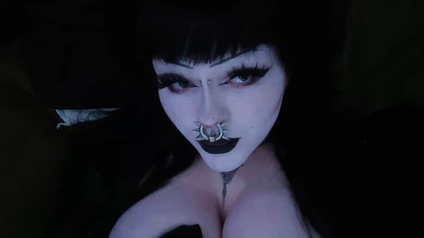 feelin cuuuute… might just let u hit later or somethin’ >.<