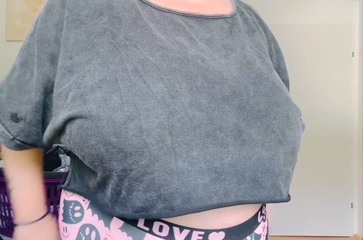 Got bored while doing laundry and decided to bless you with an N cup titty drop🤭