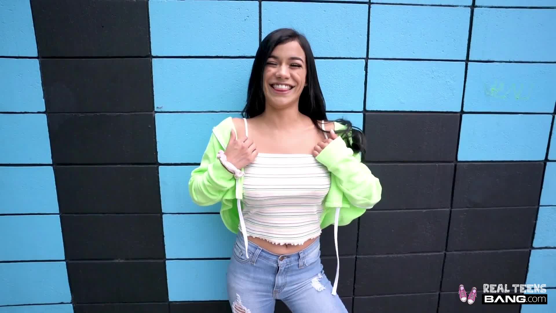Savannah Sixx giggles and jiggles when flashing in public