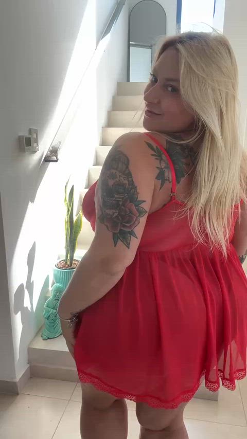 chubby girls wearing red are sexy