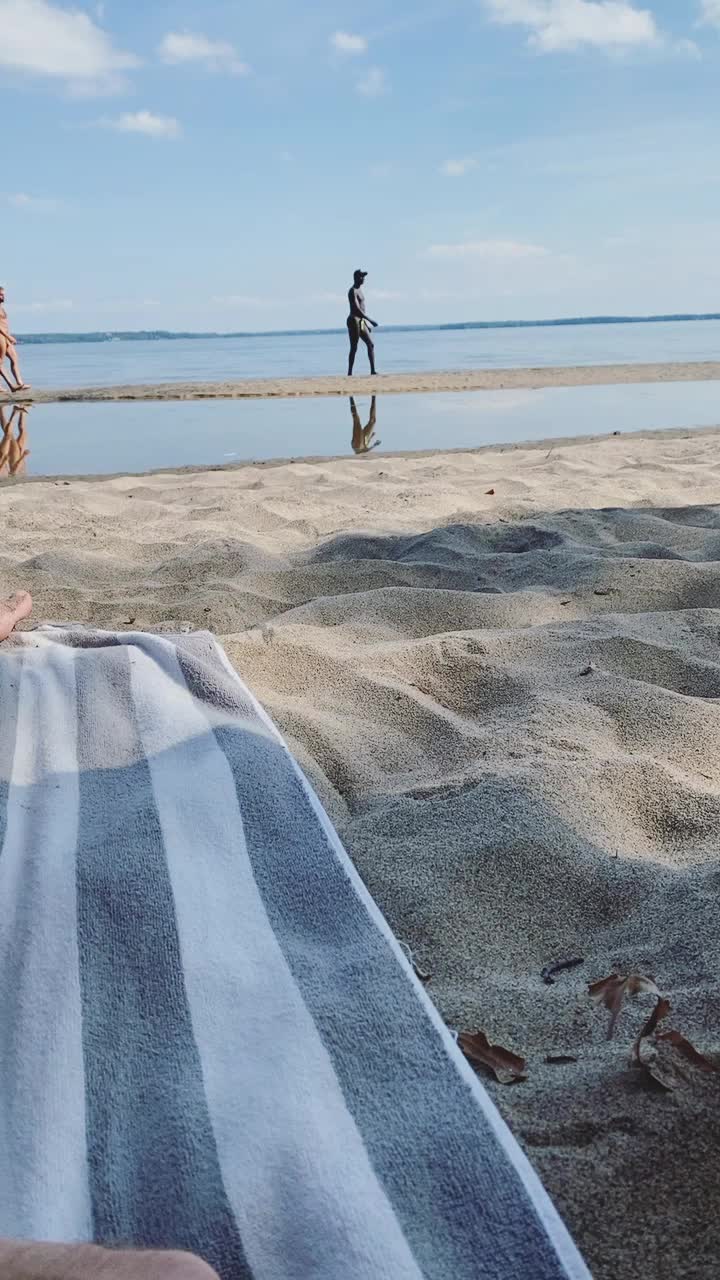 Just soooooo horny on the beach. I love that they all watched 😏