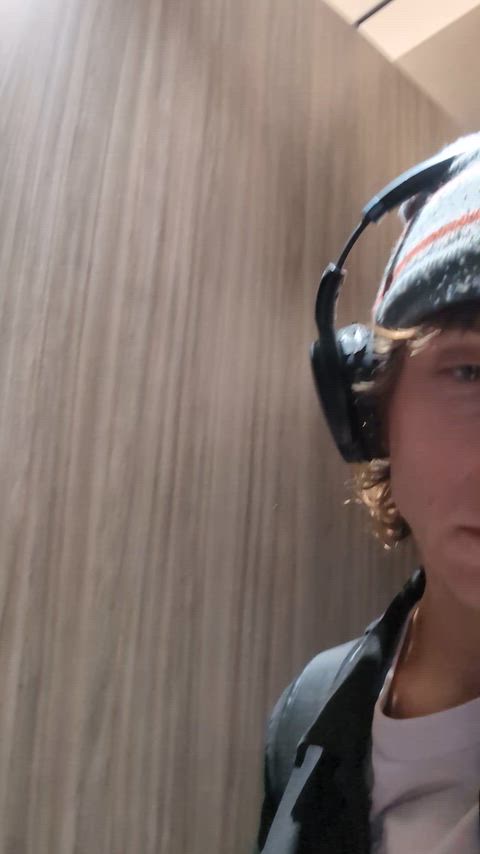 plane is delayed, bored af (26)