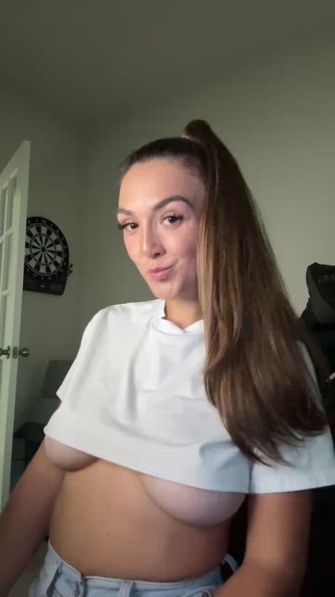 Keep forgetting how short this shirt is !