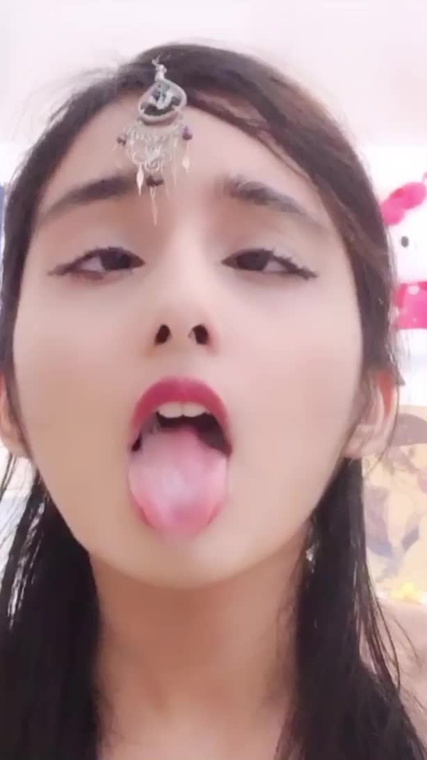 been a whole year since I first posted so I tried to recreate my first ahegao video!