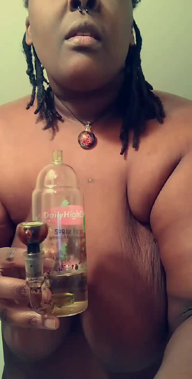 Sesh with me? I promise I'm a lot of fun.👽
