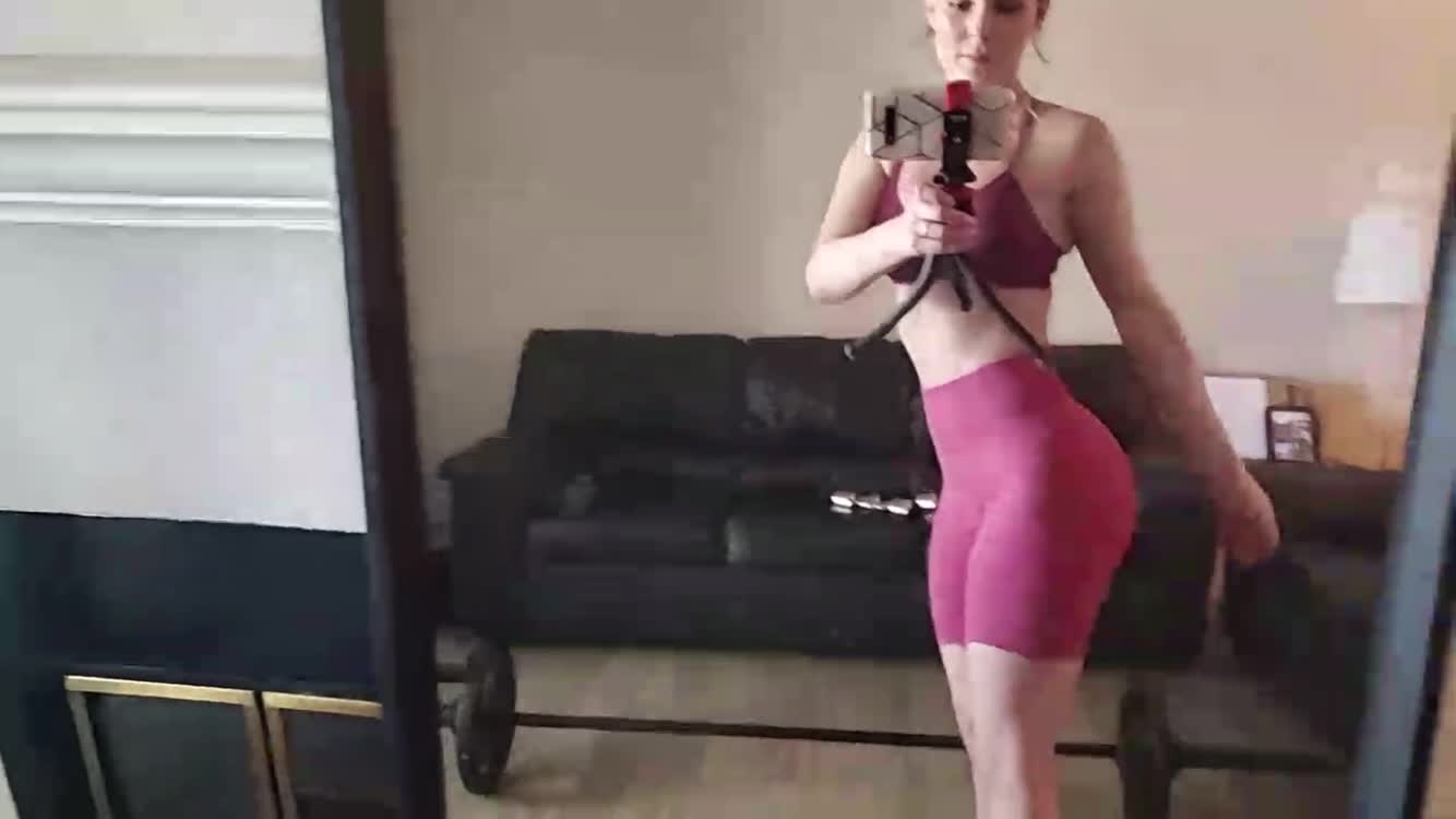 Showing off 🍑👀