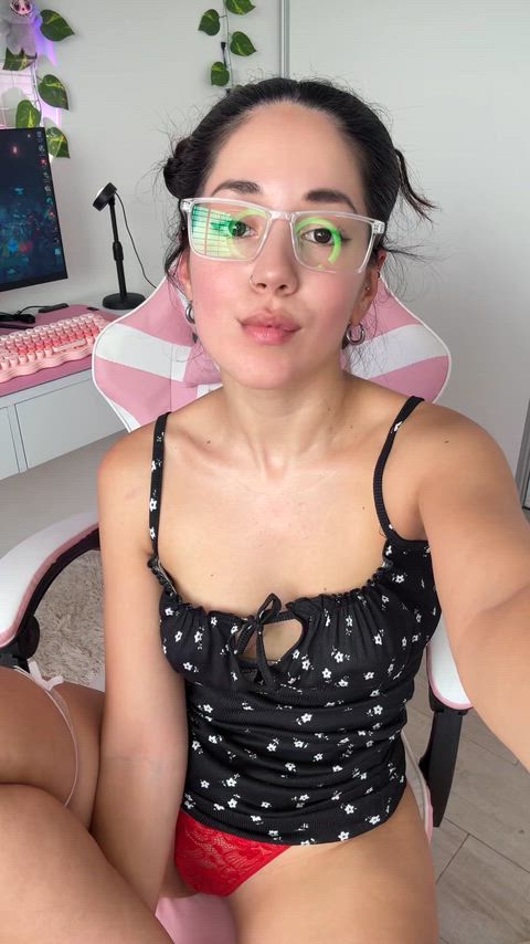 Where can I find a real bf who’s into suck my feet