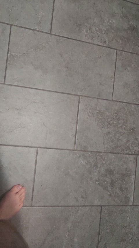 What should I do here im nervous 😇. Gym locker room.