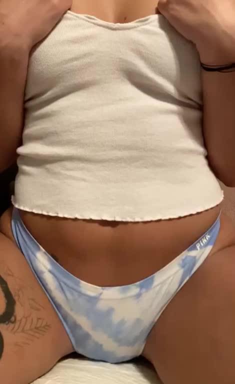 irst titty tuesday! 🦎