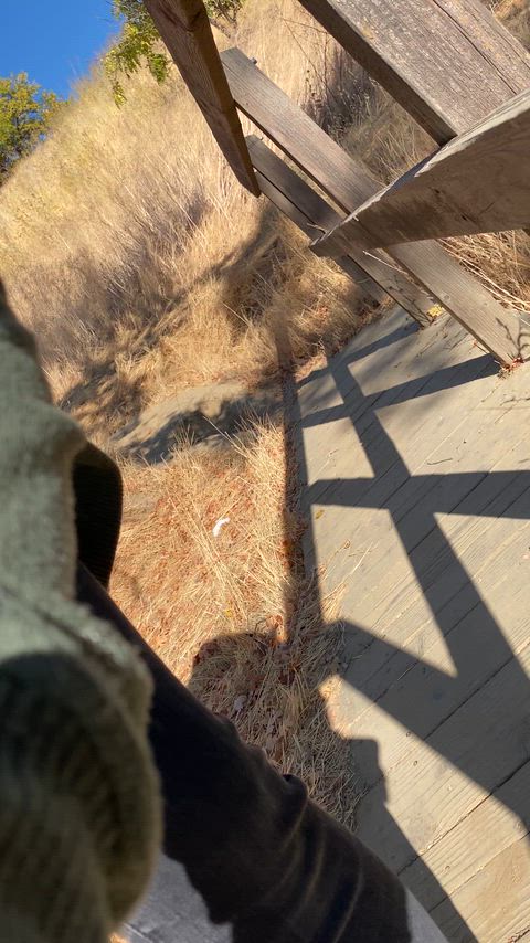 How does my creamy pussy look while I go pee?