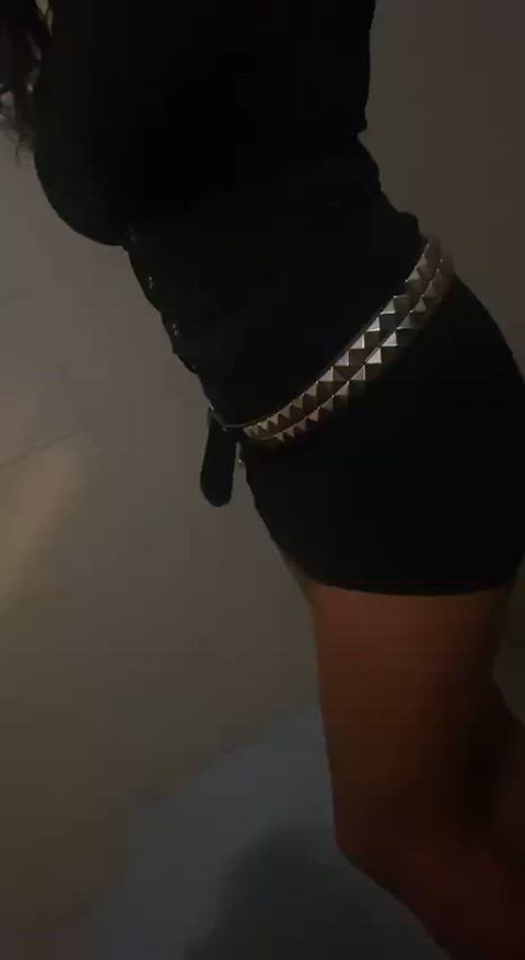 Hoping that some white guy notices my ass in public (˶˃ ᵕ ˂˶)