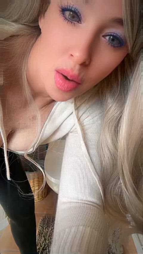 Wet phat azz in tight leggings