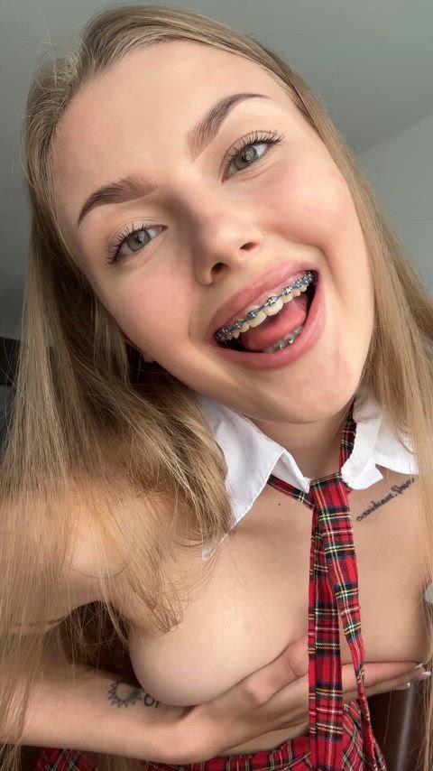 Little schoolgirl with braces☺️