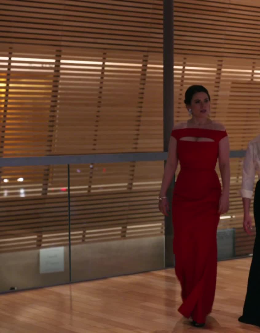 Hayley Atwell looking amazing in a red dress