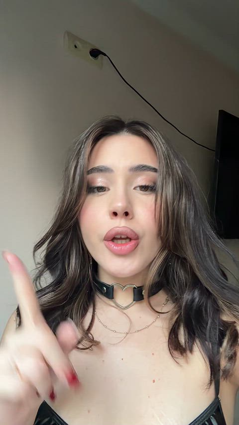 A messy sub is an eyesore. Keep your focus on my floor and your mouth on your work.