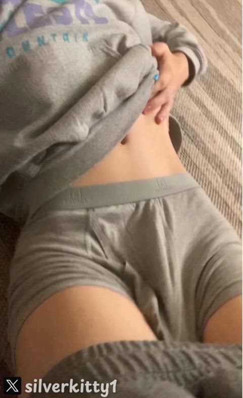 this softie needs his waist grabbed while being called a good boy over and over again :3