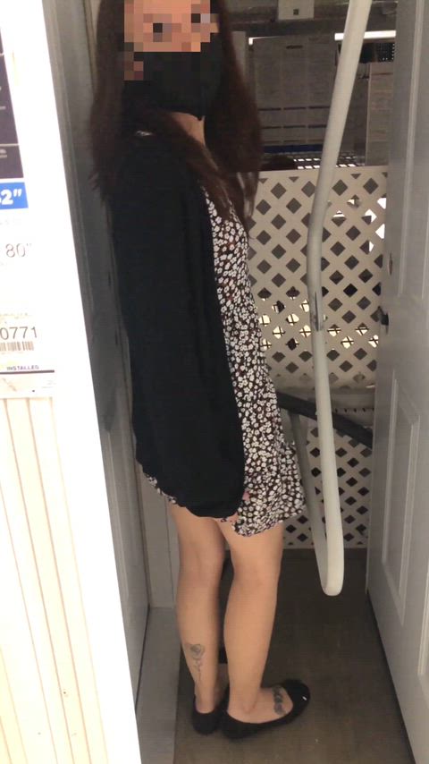 Flashing my pussy at the mall