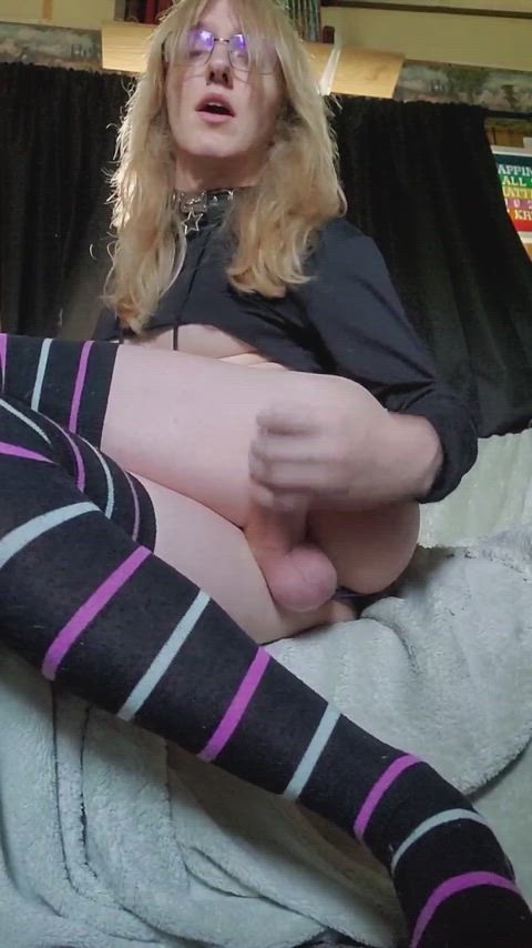 Soft expression, bold energy 😏🔥