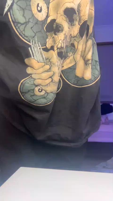 Anyone here like 18yr old pussy?