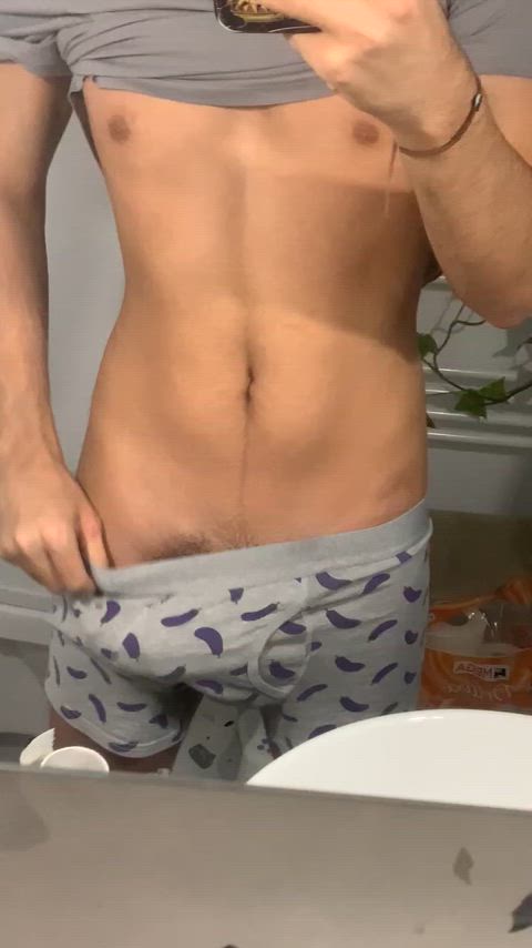 19, Any older guys around here? 🫣