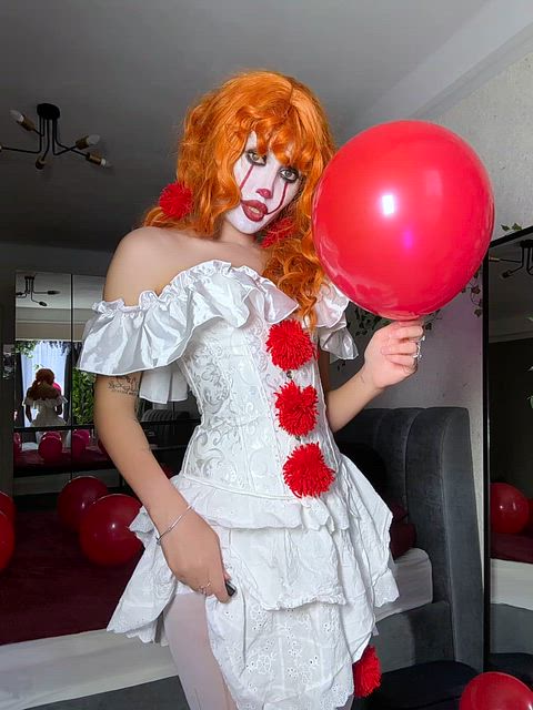 Two weeks left till Halloween, hope you're ready for killer clown nudes