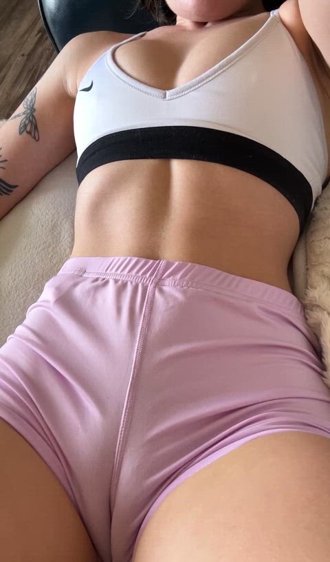 A very hungry cameltoe after the gym
