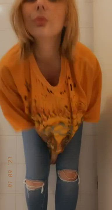 Just dropped my titties in public 😳