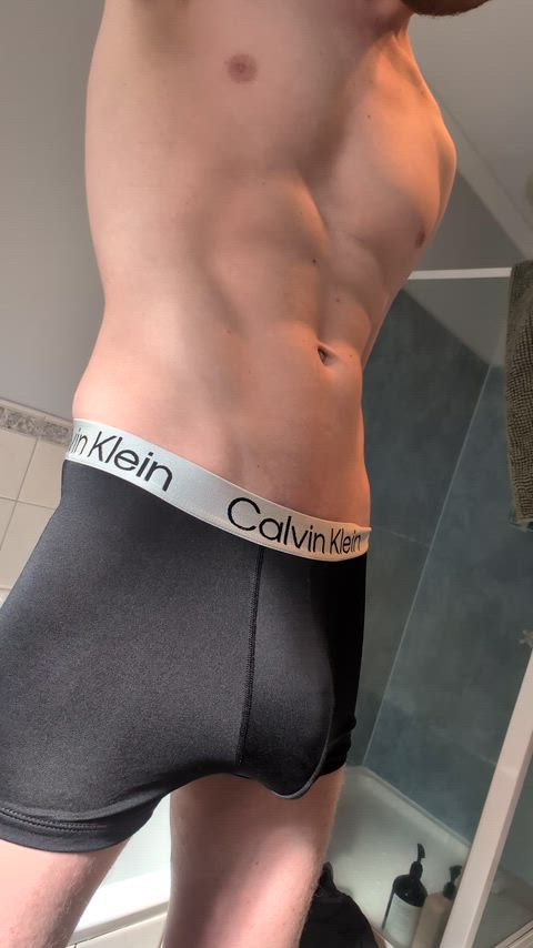 Already stretching out my new Calvin Kleins🤭