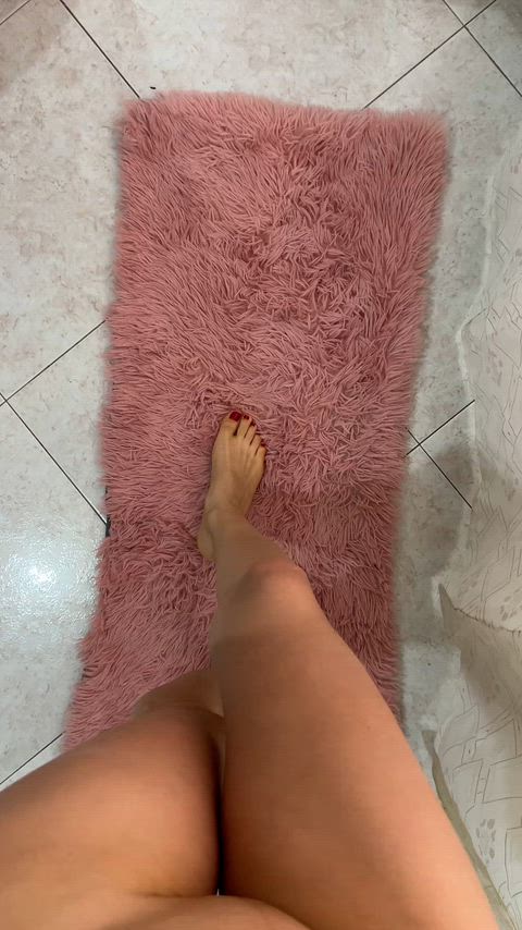 Skinny girls turn heads the most