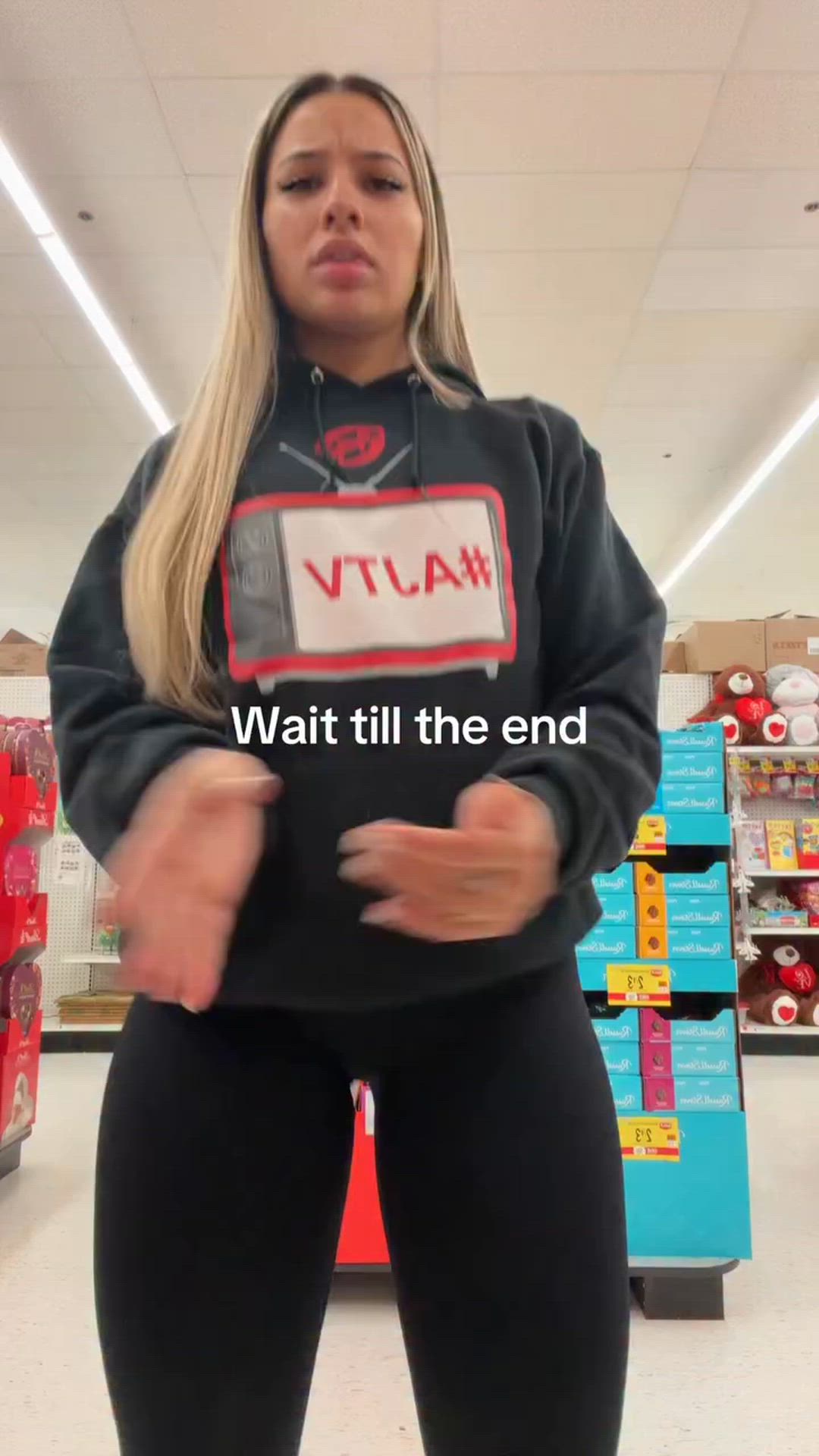 Ass, Ass Shaking, Big Ass, Blonde, Jiggle, Latina